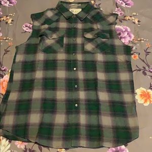 Sleeveless Casual Button Down Shirt